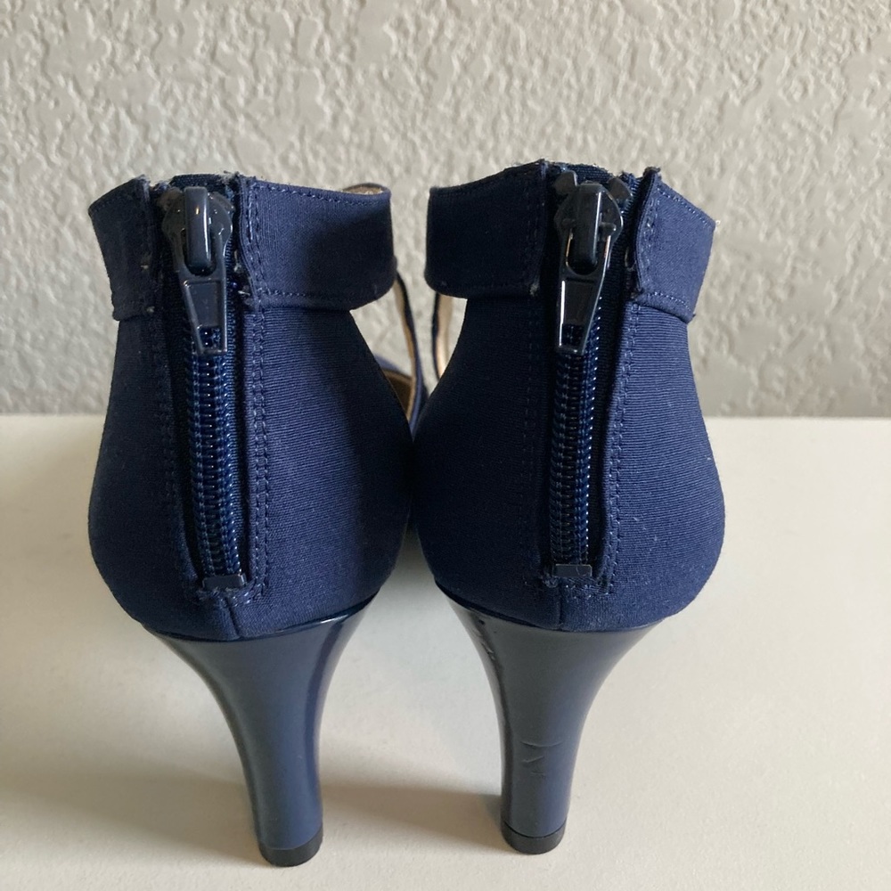 Women's Giovanna Pump Navy Heel - Picture 11 of 11